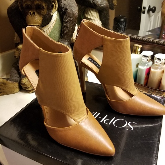 Heels - Picture 2 of 4